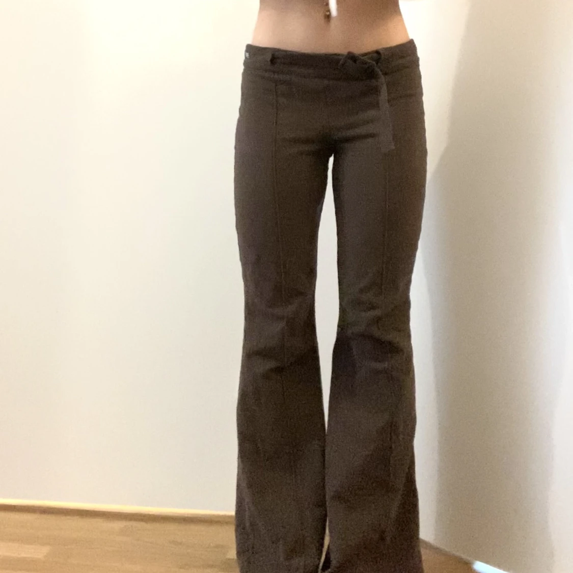 Lågmidjade tygbyxor