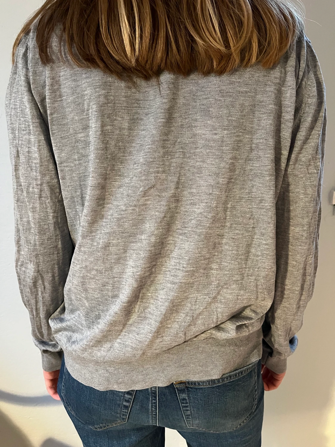 COS-kofta i grått silke - 90