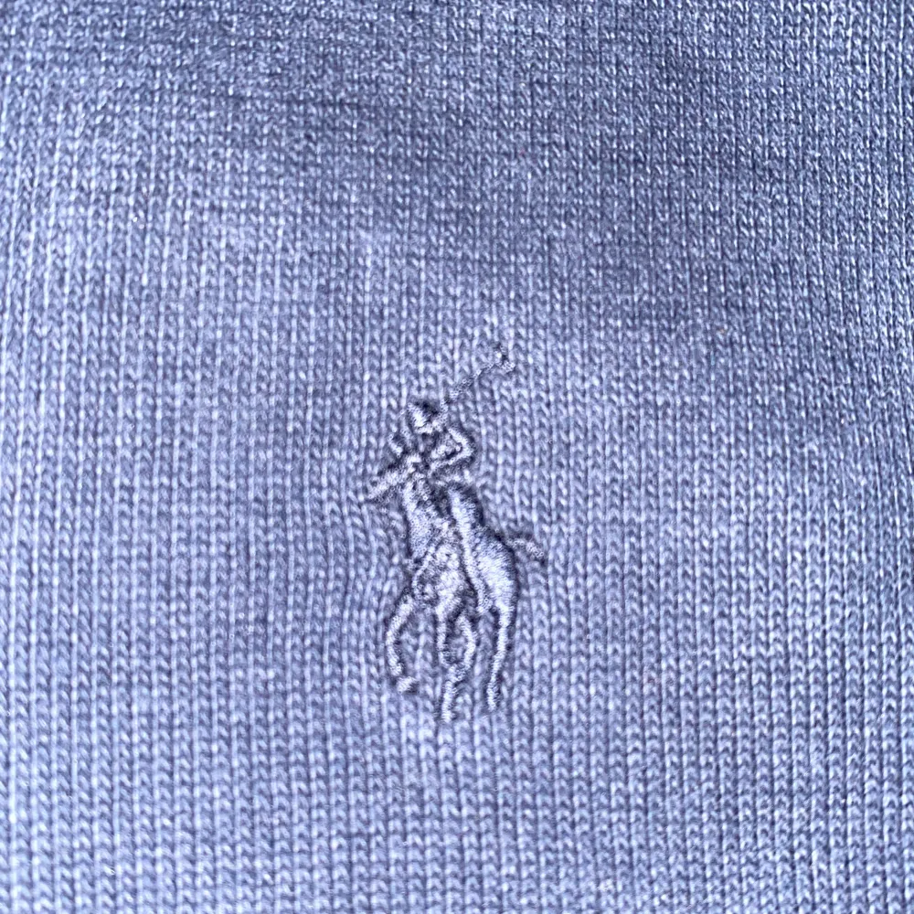 Fin polo tröja nästan aldrig använd därför säljer jag. Och jag har sparat lappen tagen eller vad man nu säger pris kan alltid diskuteras😫😫🥵🥵🥺😣😔🤪🥶🤪😶‍🌫️😎😱😭🤩🥶🤩😥😥😜😓😙🤗🇨🇨🇦🇷🇧🇼🇧🇬🇦🇷🇦🇬. Tröjor & Koftor.