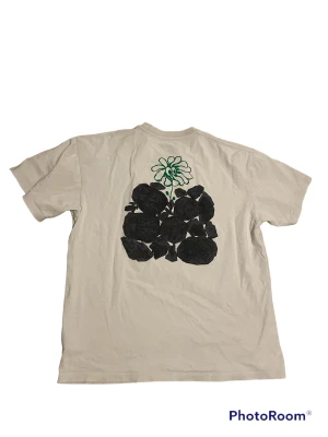 Lost Resorts Tshirt - köpt på Inlandet i åre för 550 kr Inga flaws eller liknande! Använd sparsamt runt 10 ggr!