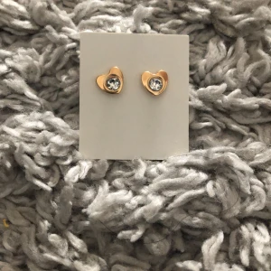 Hjärt örhängen ❤️ - Säljer dessa jätte fina hjärt örhöngen ❤️kontakta mig vid intresse