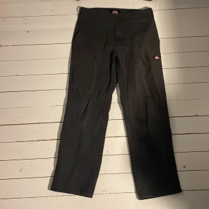 Dickies Jeans - Dickies jeans som jag har vuxit ur så de används inte
