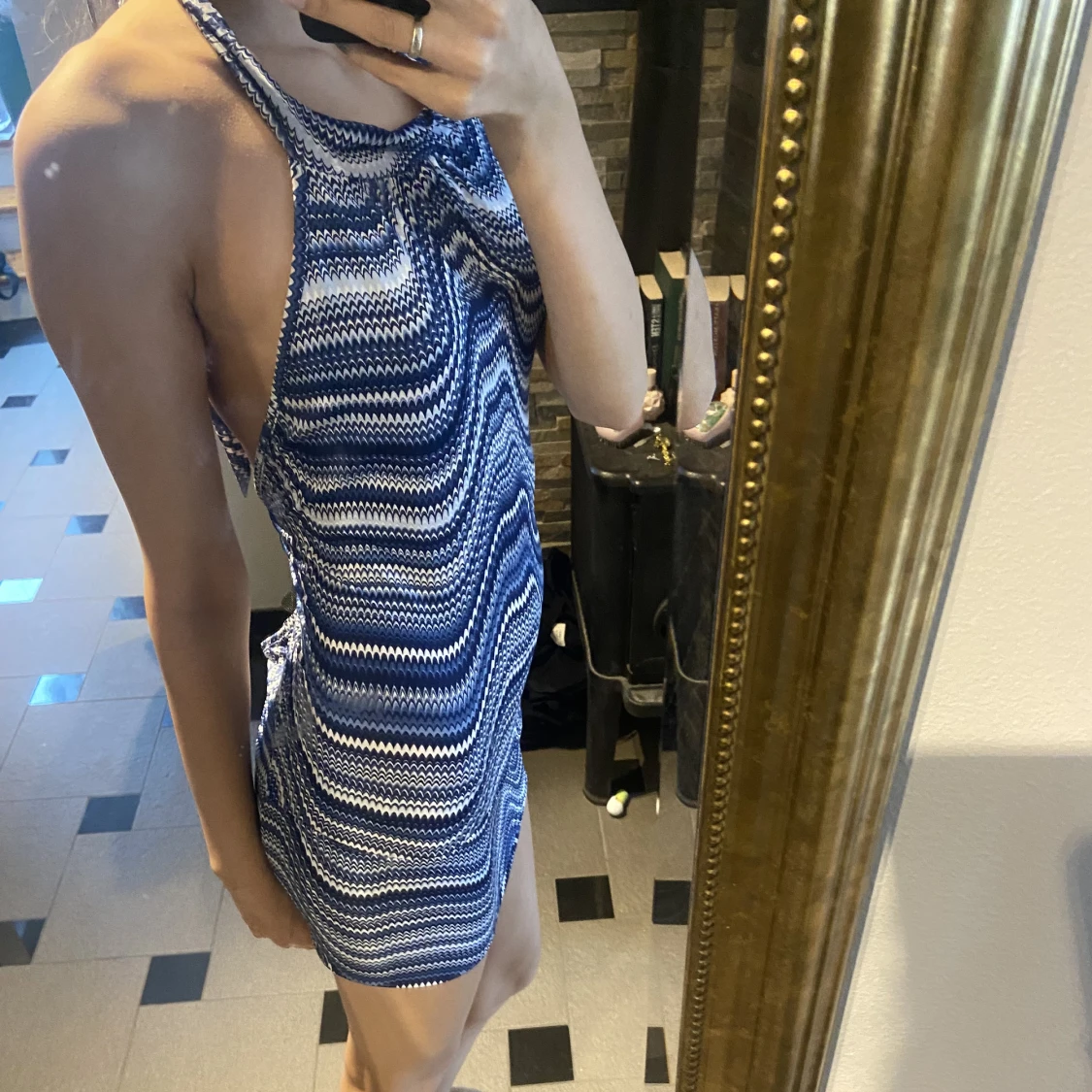 Klänning öppen rygg  - 91