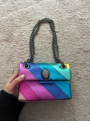 Kurt geiger väska i nyskick!💕 - Väskan är i mini och är så gott som ny då den knappt har använts