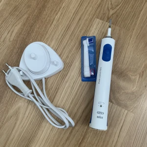 Eltandborste Oral B - Använd eltandborste men följer med ett helt nytt borsthuvud såklart😂 