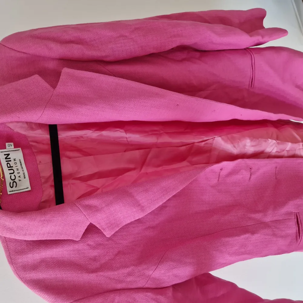 Cute Scupin fashion vintage pink blazer.  Perfect for summer,  night out .. Kostymer.