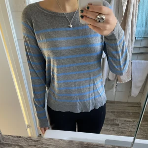 Randig tröja😍 - Säljer en jättefin randig tröja från Zara!! Typ aldrig använd!!