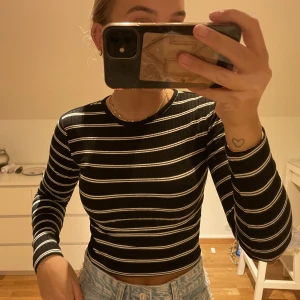 Randig topp  - Randig topp ifrån Nelly. Aldrig använd 🤍