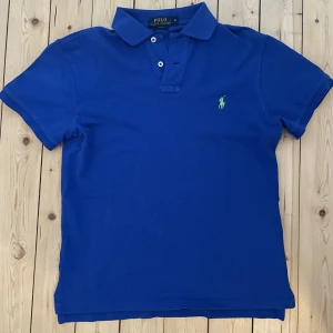 Ralph Lauren Polo - Jättefint skick - inga defekter/fläckar🤍Storlek S men skulle säga XS om man inte vill att den ska sitta för tight🤍