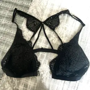 Victoria secret bralette i svart spets, aldrig använd. Storlek M men är som en XS-S. Vid snabb affär kan pris diskuteras! Frakt 13 kr