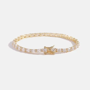 Armband i 18k guldplätering  - Köp vårt stilrena och lyxiga smycke i 18k guldplätering✨