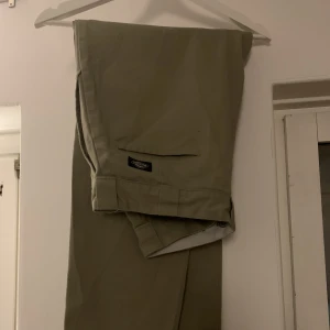 Dickies Work pant - Använda men fina dickies byxor. Avslappnad passform.