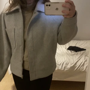 NAKD jacka - Populär jacka från NAKD i storlek 38, använd och lite nopprig men går att fix lätt!