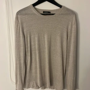 Tröja JLINDEBERG  - Sand beige pullover i Merinoull och linne  Superfin kvalite  Strl L sitter mer som en M