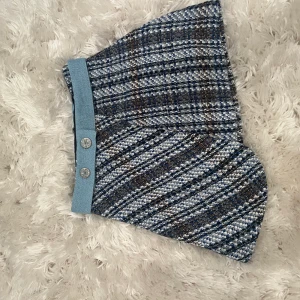 Kjol zara  - Super snygg kjol från zara ❤️säljs på grund av att den inte kommer till användning❤️ köparen står för frakten! 