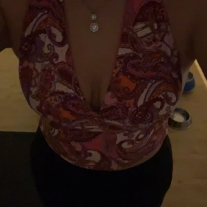 BikBok topp - BikBok topp i storlek M som inte kommer till användning. Använd köp nu funktionen.