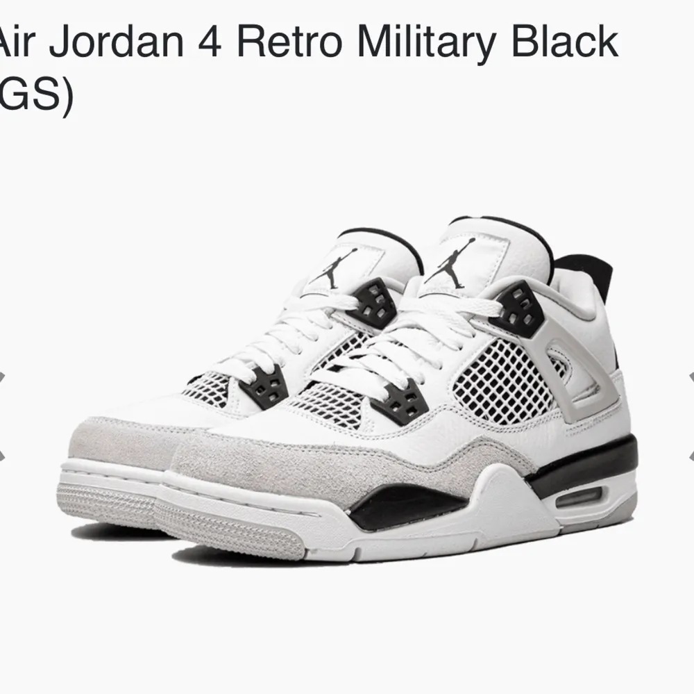 Säljer mina Jordan 4 då jag har tröttnat o sugen på nya, de är i färgen military black och i storlek 36. Dom är jätte fina o knappt använda💞egna bilder kan såklart fixas! Köparen står för frakt.. Skor.