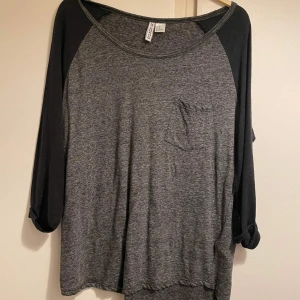 Tröja - Tröja från H&M i använt skick. Köparen står för frakt.