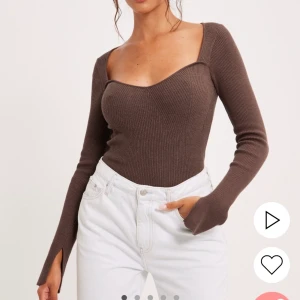 Brun tröja  - Denna så populära tröjan från Gina som är slutsåld överallt 🤩 i storlek s säljer för att jag ej använder den så ofta, den är använd 2 gånger ✨