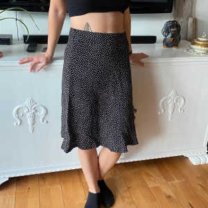 Långkjol från Mads nørgaard - Använd enstaka gånger/inte stilten. Storlek 34 (Jag är 160 lång) Nypris 499kr