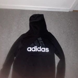 Adidas - Luvtröja 