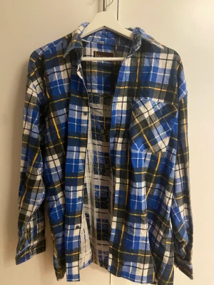 Flanellskjorta Michigan Storlek M - Nästintill oanvänd. Väldigt slapp och oversized