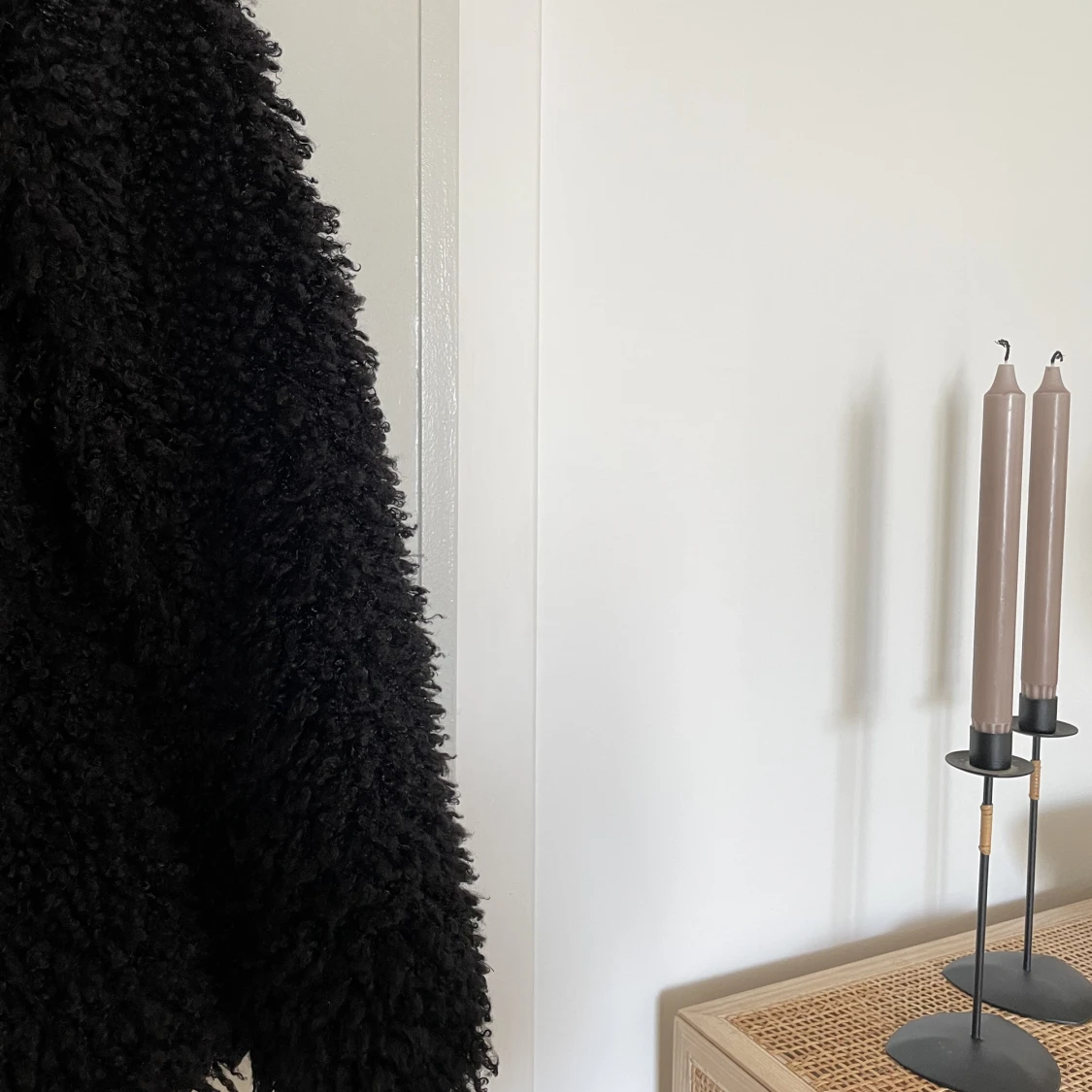 Svart gosig pälsjacka  - 91