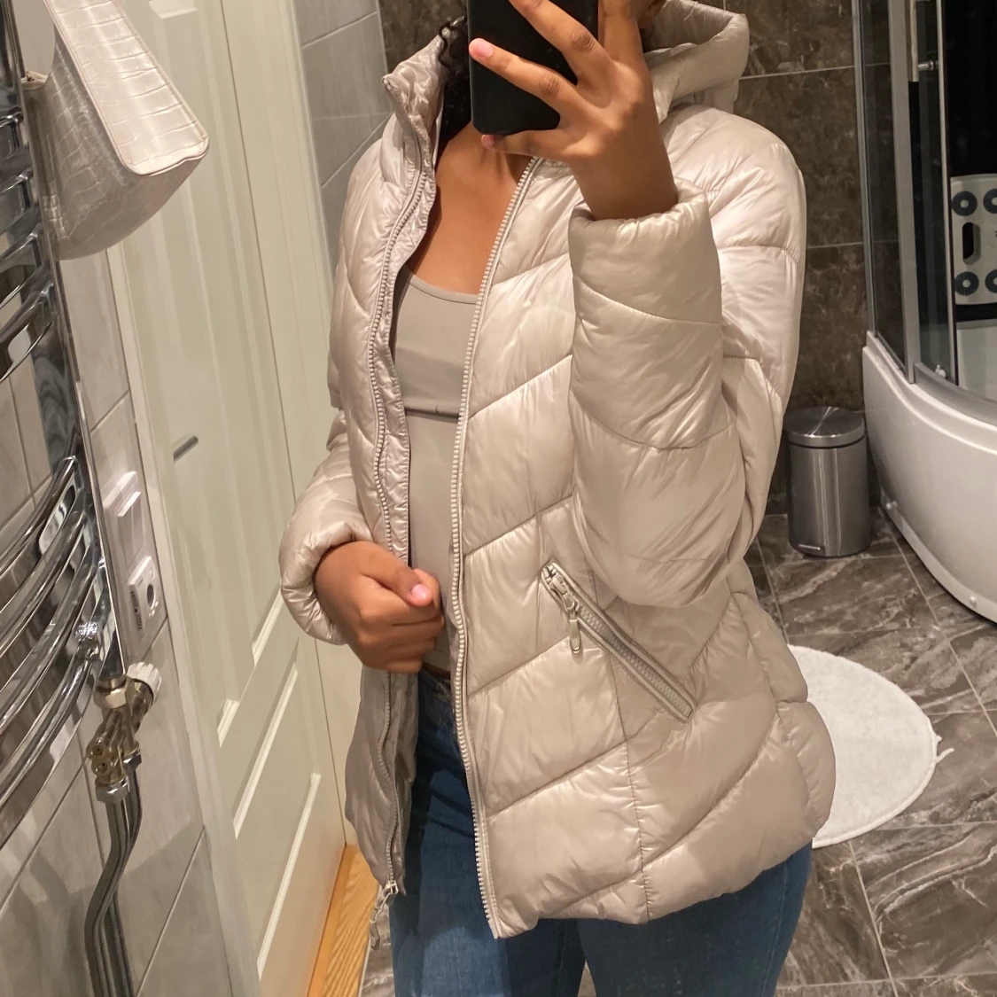 Vit dunjacka i storlek S - 90