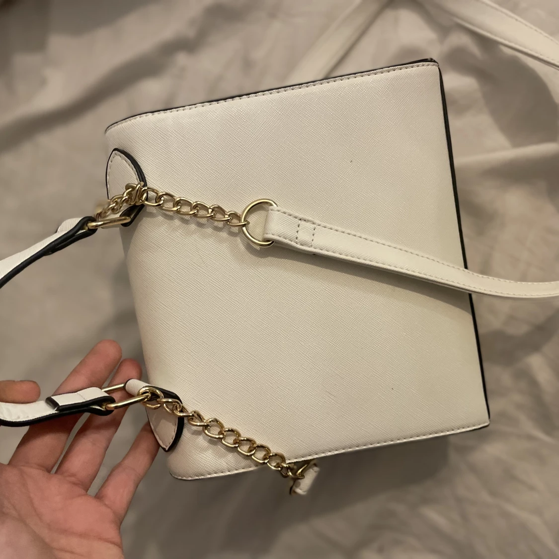 Vit väska med svarta kanter - 91