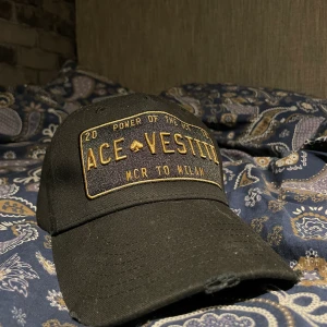 Snygg Keps 🖤❄️ - Hej jag säljer min keps! Använd ett fåtal gånger. Cond 8/10