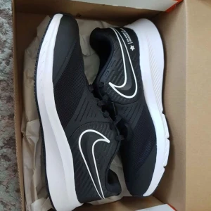 Nike 37,5 - Helt nya, endast provat vid köpet. Storlek 37,5 men passar även 38. Finns centralt i Södertälje. 