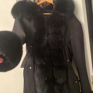 garrof jacka  - Har använt den förra vintern men det är fortfarande i bra skick. Köpte den för 4000 på garrofs hemsida 