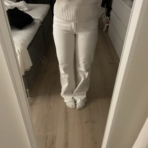 Jeans - Zarajeans, en pytteliten fläck vid baksida lår inget man tänker på😇 pris+frakt