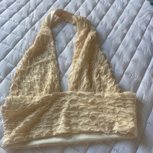 Topp - Säljer denna jätte fina topp som jag aldrig andvändt! Säljs för 80kr+frakt. Storlek xs men är stor i storleken och skulle kunna passa s/m 