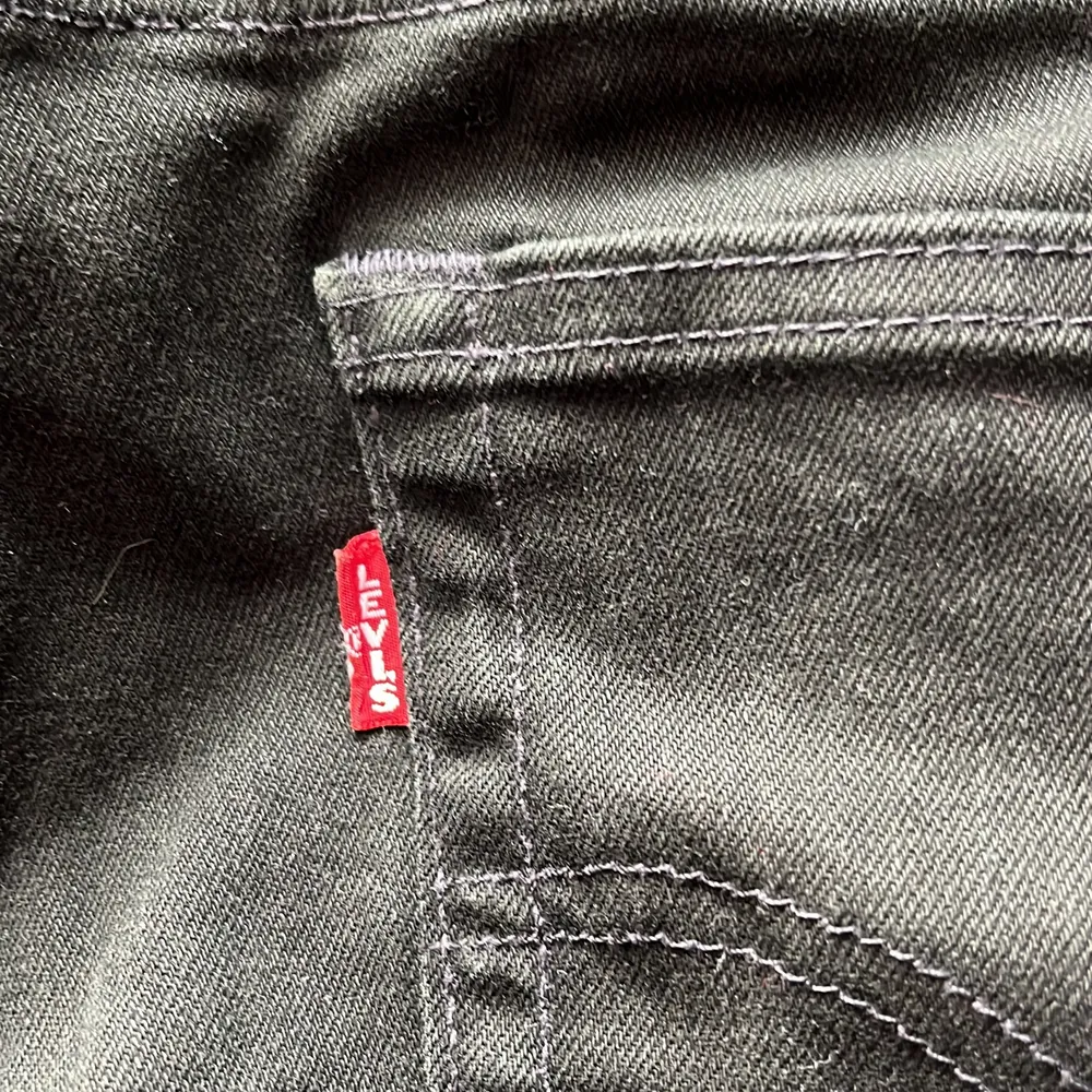 Levis jeans svart, storlek S. Jeans & Byxor.
