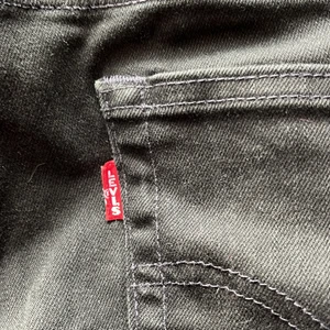Levis jeans  - Levis jeans svart, storlek S