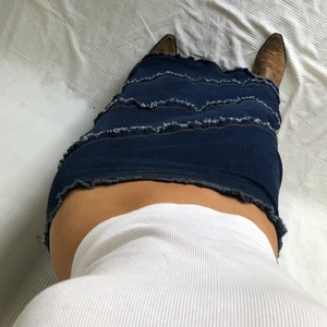 Jeanskjol - Lång vacker jeanskjol⭐️ storlek M/S. Fraktar för 66kr spårbar eller möts i Fridhemsplan 👼