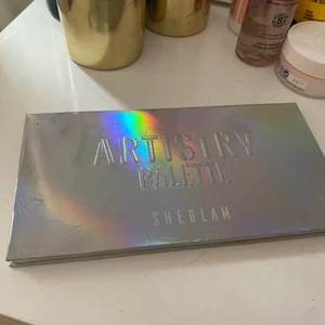 Ögonskuggspalette - Ögonskuggspalette från shein. Använd två gånger💚