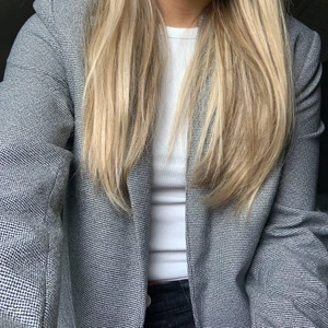 Kavaj - Kavaj från H&M, slutsåld. Använd 2-4 gånger. Nästan som ny