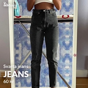 Jeans  - Mina föredra favorit jeans från monki i storlek XS men vart lite tajta vid låren så har valt att sälja. Bra passform och sköna i midjan😇