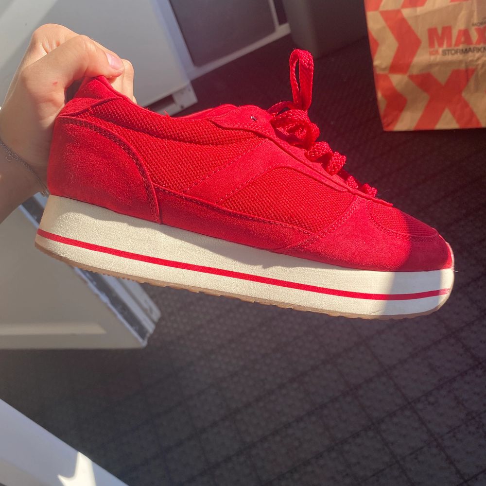 Röd Röda Skor - Nike | Plick Second Hand