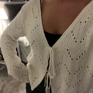 Kofta - Stickad kofta från ASOS, använd en gång, frakt 60kr 💕💗 