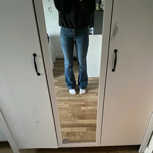 Bikbok jeans  - Säljer dom här jeansen från bikbok. Aldrig använt dom, som nya. Dom är stretchiga. 
