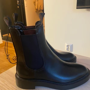 Skor storlek 36 oanvända  - Obs! Du får själv stå för fraktkostnaden