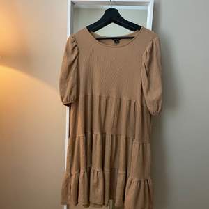 Cute summer dress from Monki! It’s unworn, it’s in a really good condition! :)