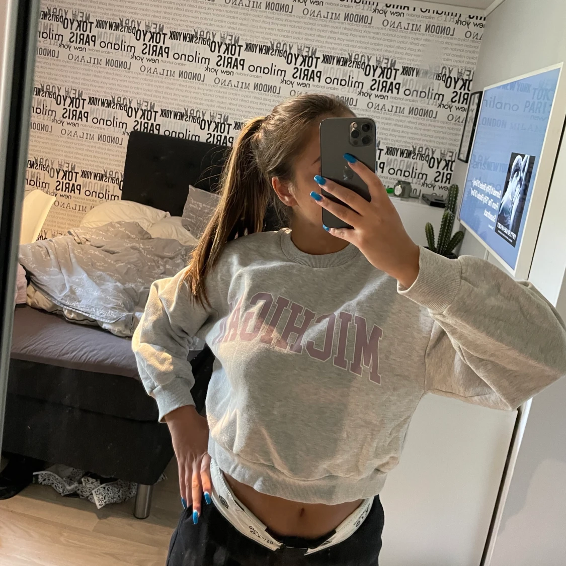 Cropped sweatshirt