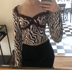 Tröja från shein  - Säljer denna jättefina tröja från shein i storlek xs. Den är sällan använd och är i bra skick. Säljer för 50kr + 40kr frakt 💖