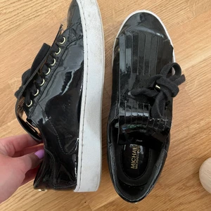 Sneakers från Michael kors  - Skorna är i bra skick 