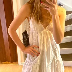 Zara klänning  - Säljer denna helt nya zara klänning med prislapp kvar❤️‍🔥💥🙌🏼