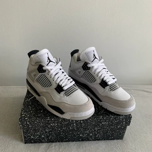 Säljer min Jordan 4 military black  - Jag säljer mina helt nya Jordan 4 military black I storlek 41EU (8 US). 